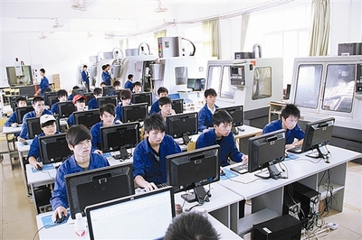 [岑溪市]打造县级中专升级版 为县域经济社会发展提供人才支撑 / 资讯中心 - 广西县域经济网