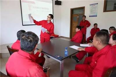 弘扬石油名匠精神、促进一线生产 油田公司热注技师培训班来准东采油厂技能专家工作室参观学习_搜狐其它