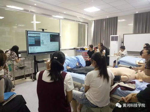 医学院组织青年教师进行临床技能培训