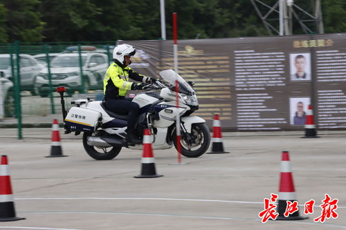汉警快骑小教员培训班开课,教授摩托车驾驶技能