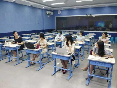 精英引领定乾坤 同伴比拼促升格 记中学语文组暑期技能培训