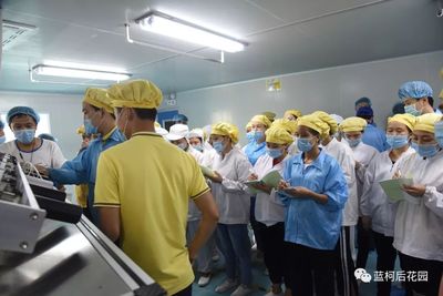 蓝柯把培训课堂“搬到”车间