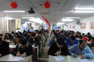 工业机器人培训班和PLC培训班月度考试暨奖学金颁发