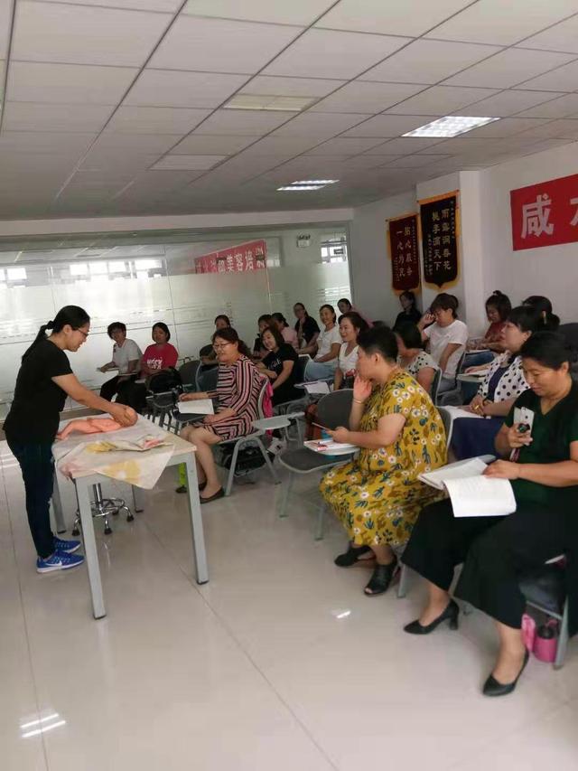 华阳职校开展保育员专业技能培训班